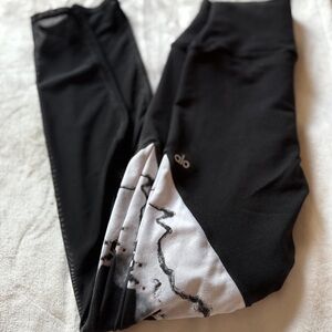 ALO Yoga Kids Black and White Patterned Leggings